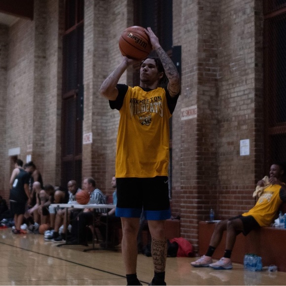 Me 👤 - Picture 2 of 3